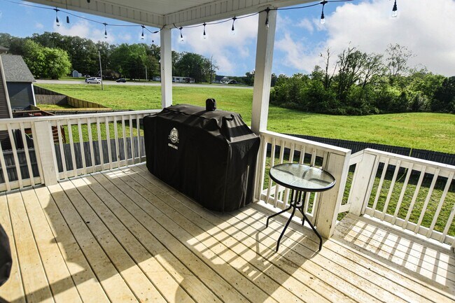 Building Photo - Pet Friendly Four Bedroom with Basement!