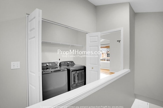 Building Photo - Updated Three Bedroom Townhome Near Nike & Intel!