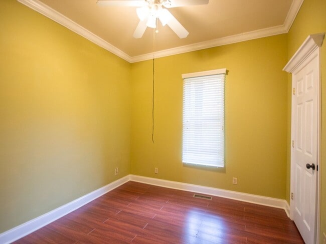 Building Photo - Nice Home with Country Setting!