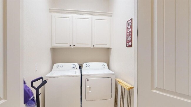 Building Photo - 105 Luther St