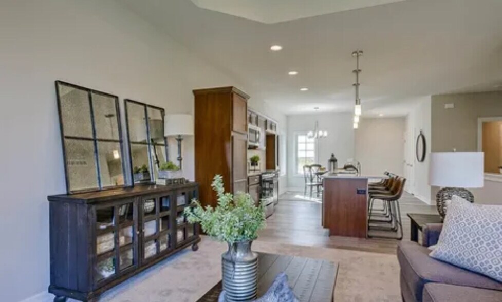 Building Photo - 16070 Hadan Dr