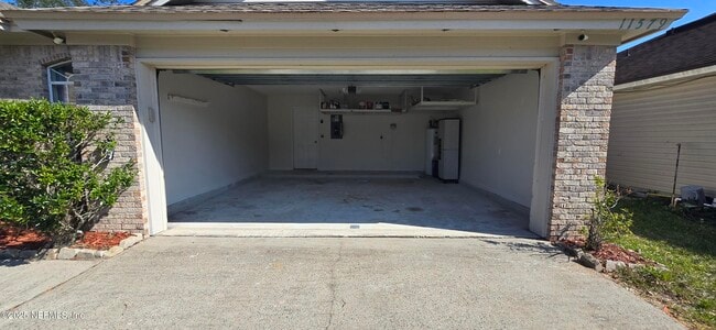 Building Photo - 11579 Alexis Forest Dr E