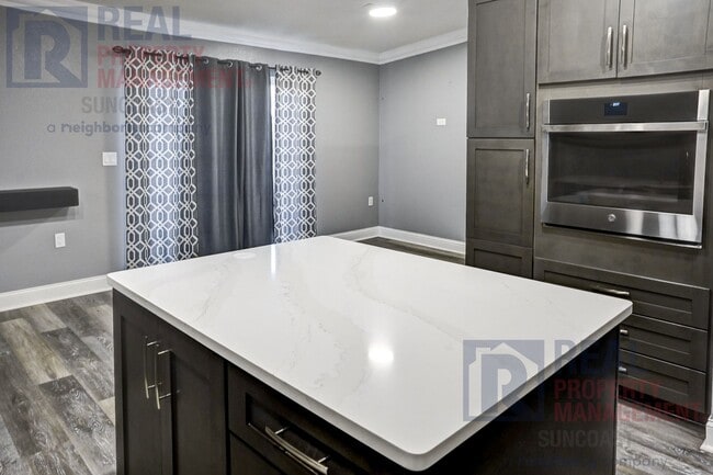 Building Photo - 4407 N Chamberlain Blvd