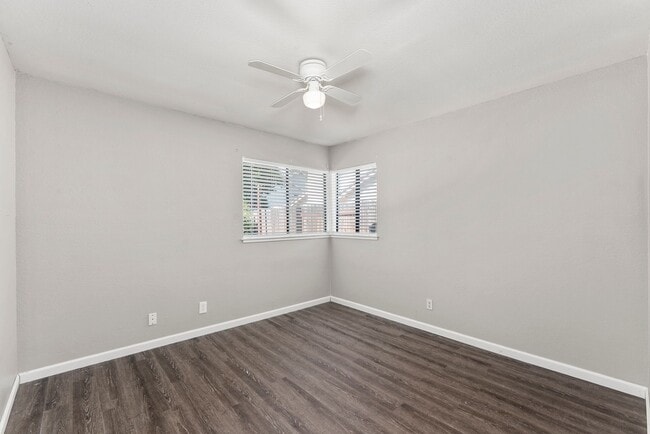 Building Photo - Charming 2 Bedroom 2 Bath Duplex