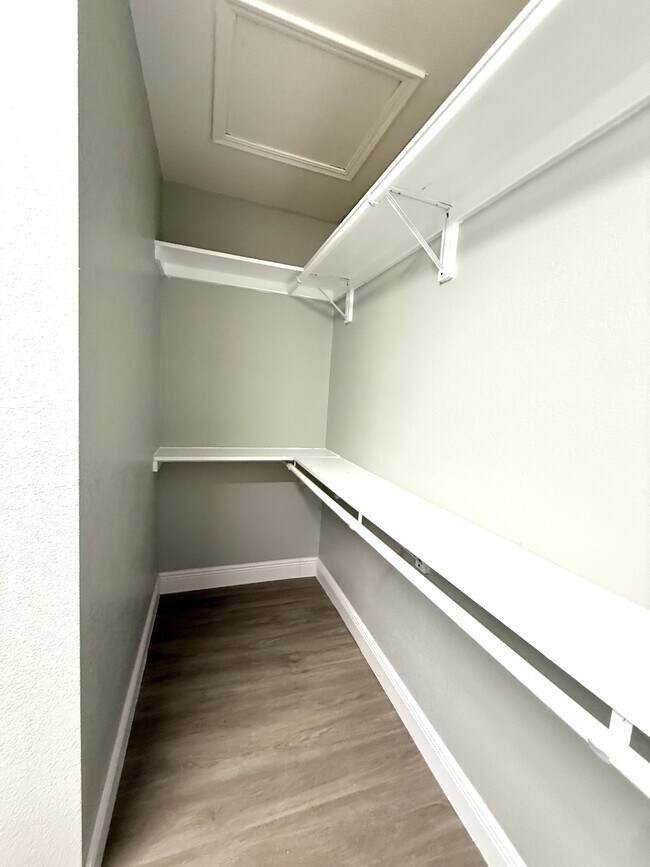 Building Photo - 39 Melody Ln