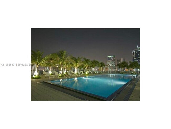 Building Photo - 1111 SW 1st Ave