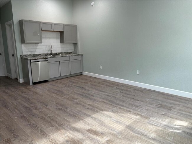 Building Photo - 120 Boxwoods Ln