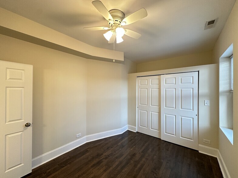 Building Photo - 3151 W Belle Plaine Ave