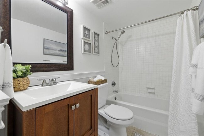Building Photo - 300 Beach Dr NE