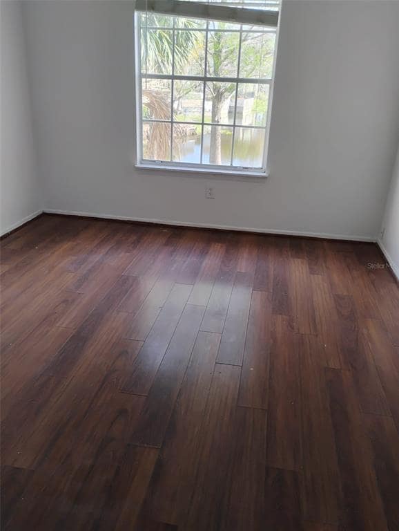 Building Photo - 1924 Lake Atriums Cir