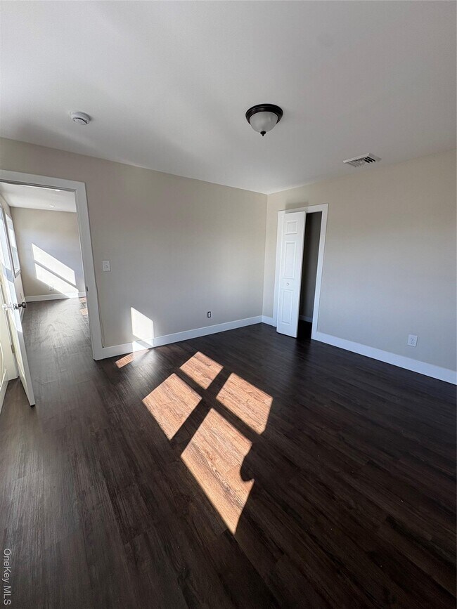 Building Photo - 579 Main St