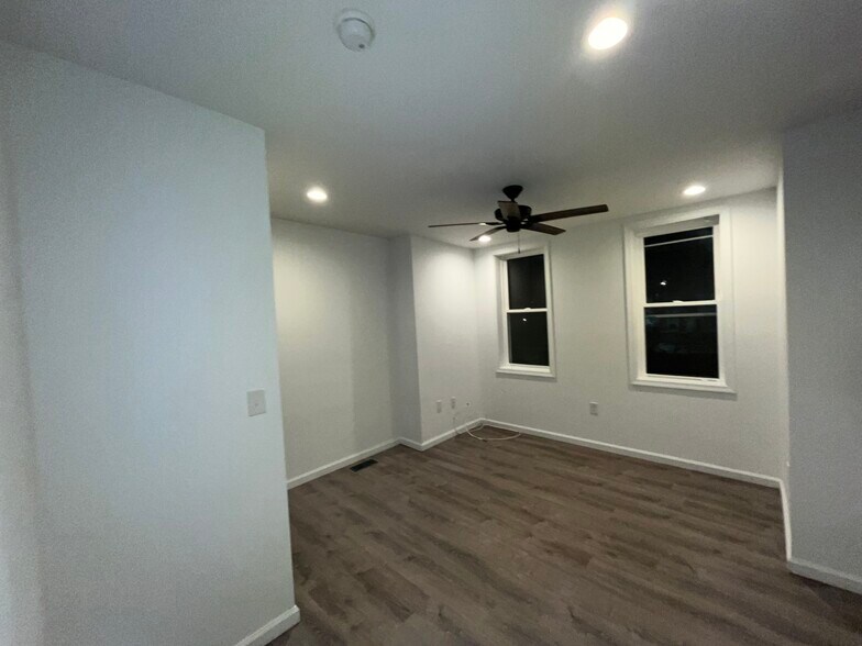 Building Photo - 2142 Penrose Ave