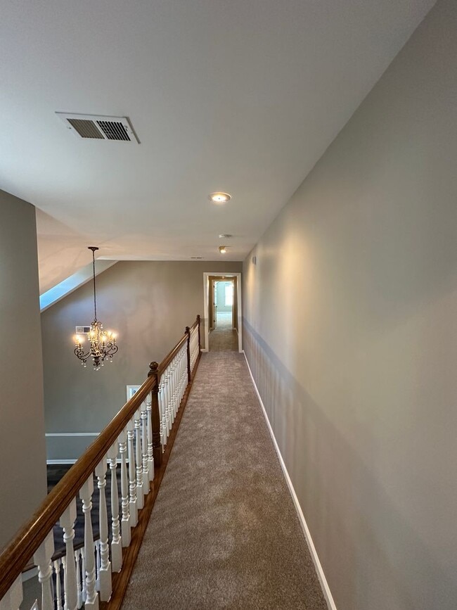 Building Photo - Elegant 4 BR w/POOL MAINTENANCE INCLUDED near Cherokee Valley Golf Club