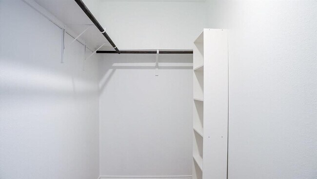 Building Photo - 2400 Willkomen Wy