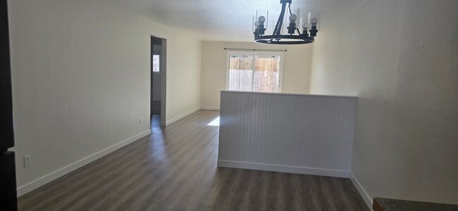 Building Photo - Super cute 3 bedroom, 2 bath Meridian duplex located within walking distance to Meridian Middle S...