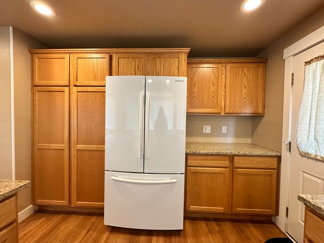 Building Photo - 3 Bedroom Home For Rent