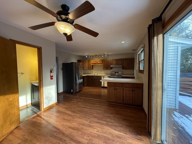 Building Photo - Two Bedroom, 1.5 Bath in Breezewood