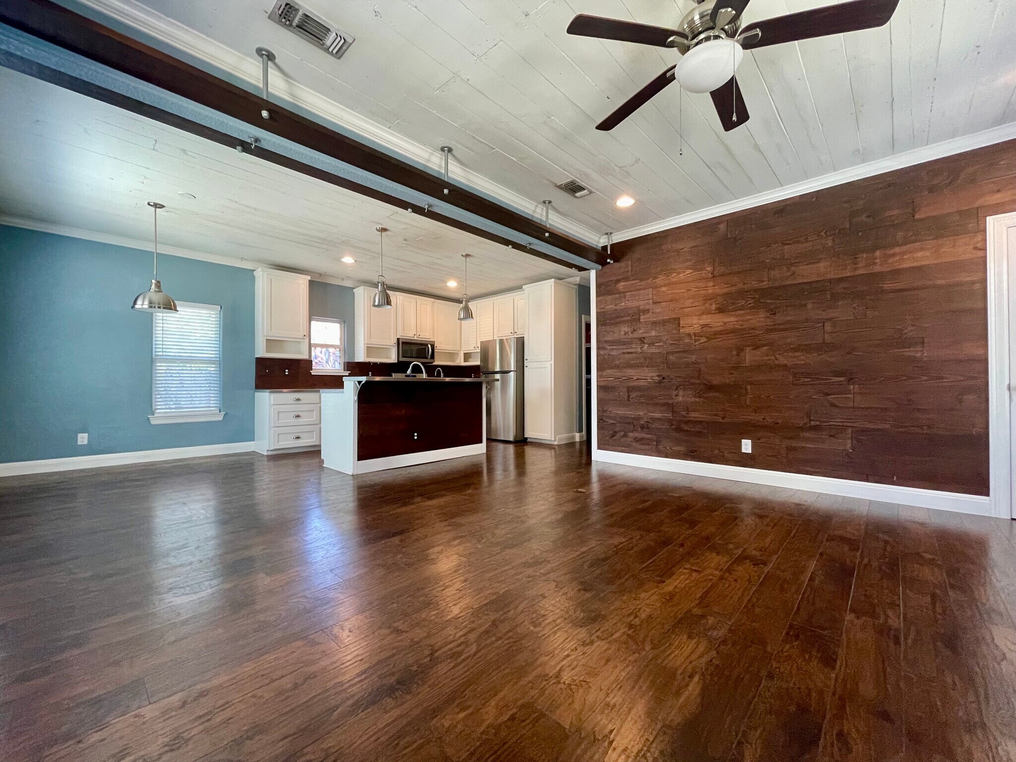 Living room - 417 S Washington Ave