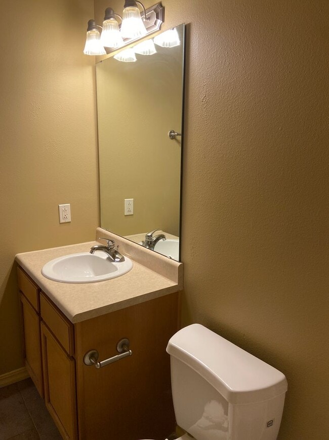 Building Photo - Condominium in Sycamore Ridge