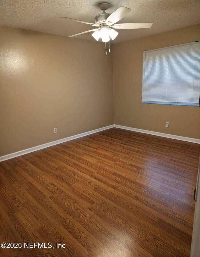 Building Photo - 408 13th Ave N