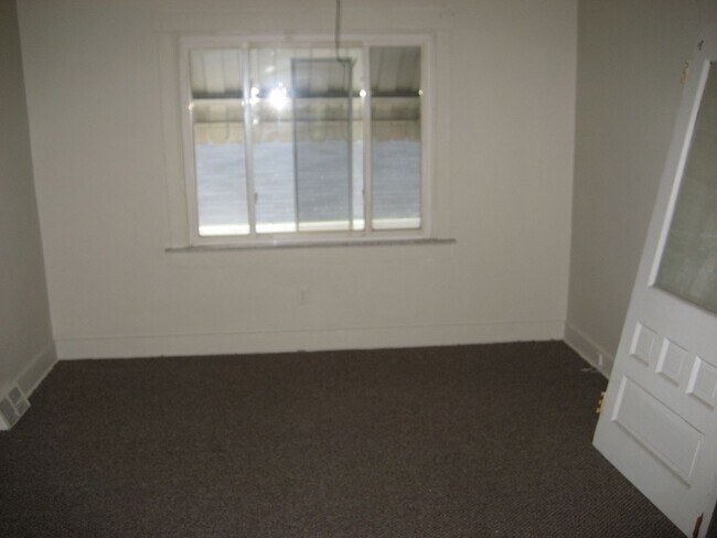 Building Photo - 3 Bedroom Home in Beechview - 1.5 Bath.