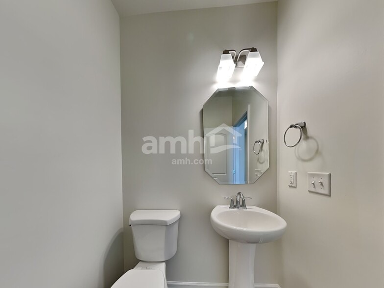 Building Photo - 5705 Oakgate Dr