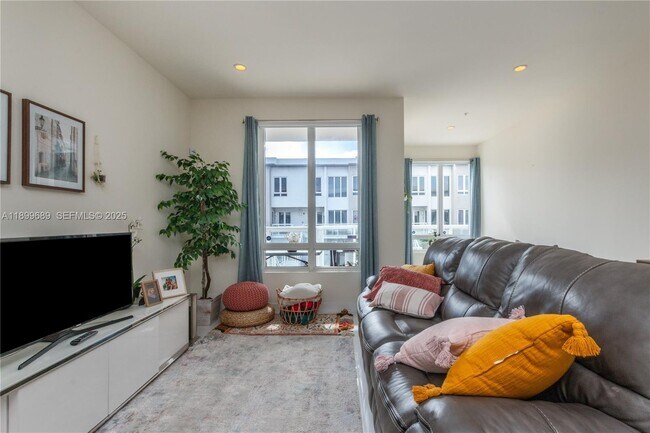 Building Photo - 10245 NW 63rd Terrace