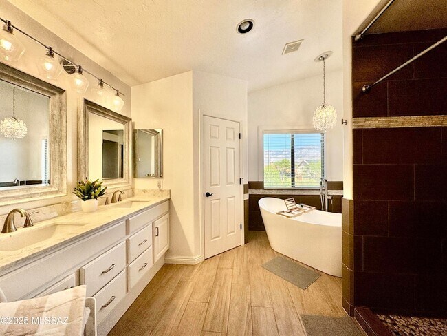 Building Photo - 12768 N Lantern Way