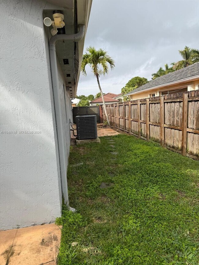 Building Photo - 9125 SW 166th Ave