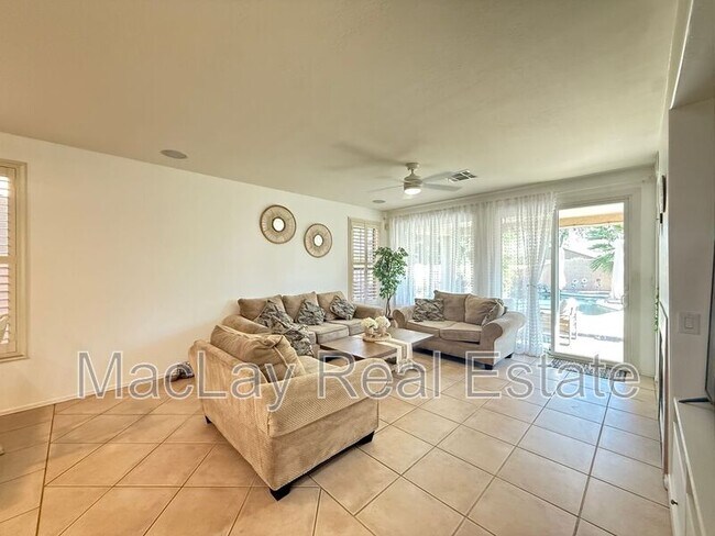 Building Photo - 757 W Aloe Pl