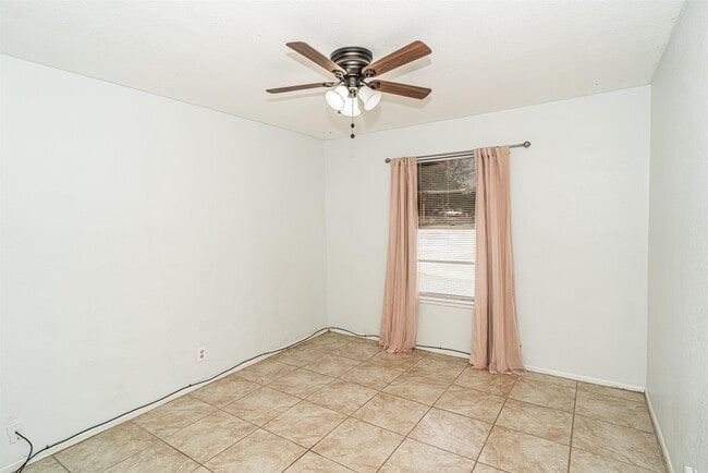Building Photo - 908 Ave Q