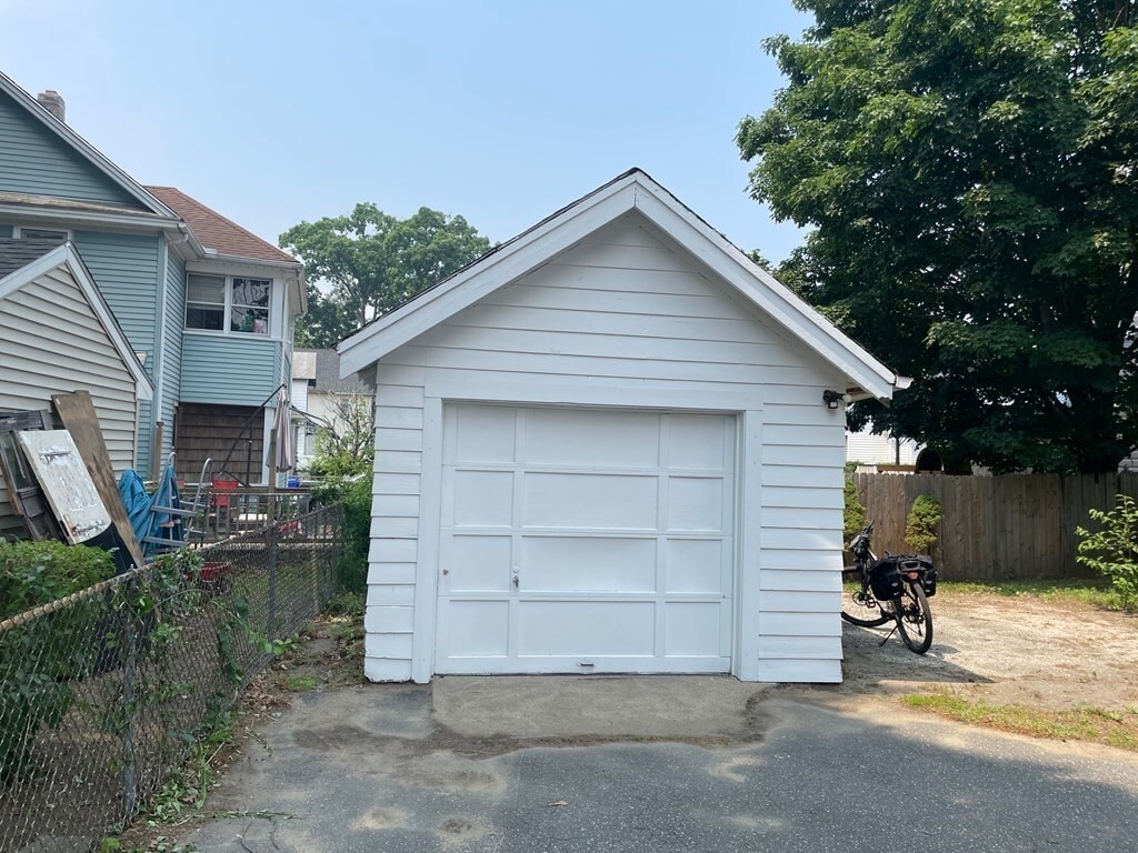 Building Photo - 84 Woodlawn St