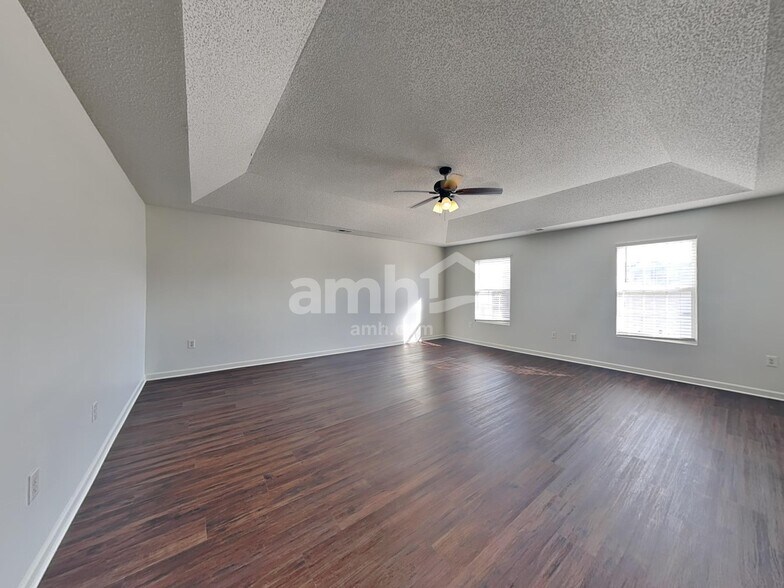 Building Photo - 2410 Highland Park Dr