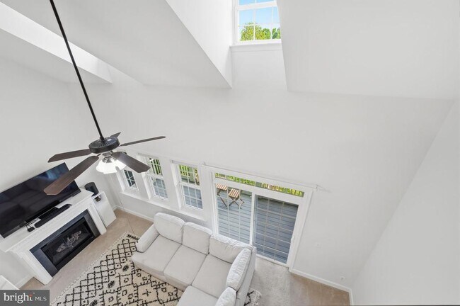 Building Photo - 13940 Greendale Dr