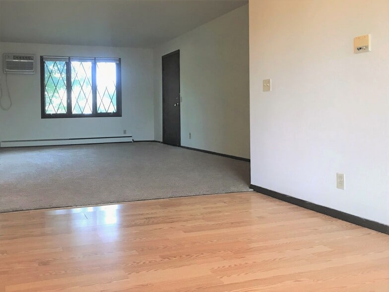 Building Photo - 2355 Chalet Gardens Rd