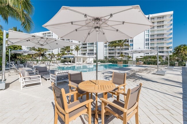 Building Photo - 613 Ocean Dr
