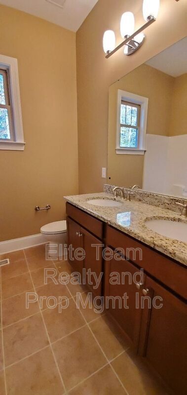 Building Photo - 550 Cottonfield Cir