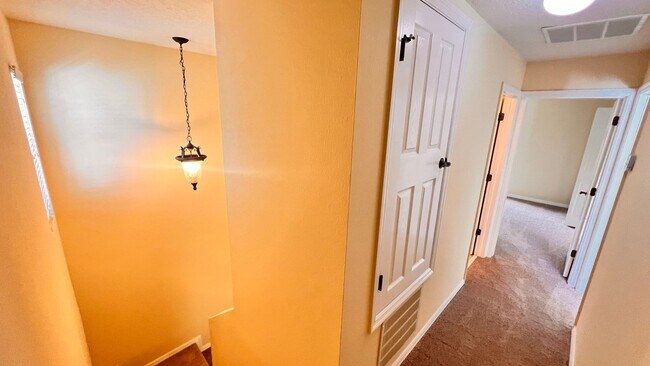 Building Photo - Available May 13th! Gorgeous 2/2 Town Home...