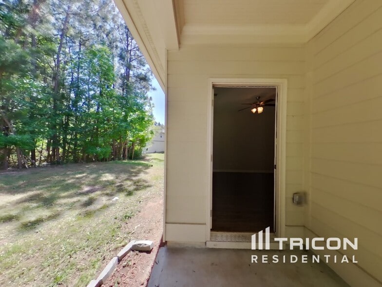 Building Photo - 2298 Shady Dr