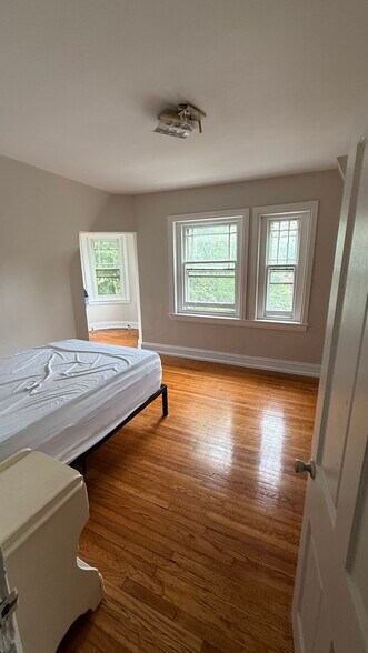 Building Photo - 318 S 42nd St