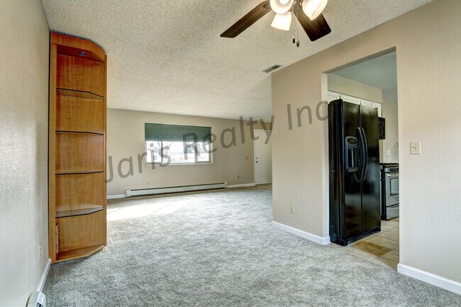 Building Photo - Charming Cul-De-Sac Home Near Downtown Castle Rock. Fantastic Fenced Backyard!