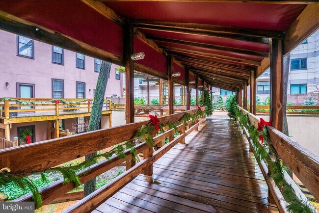 Building Photo - 301 Race St