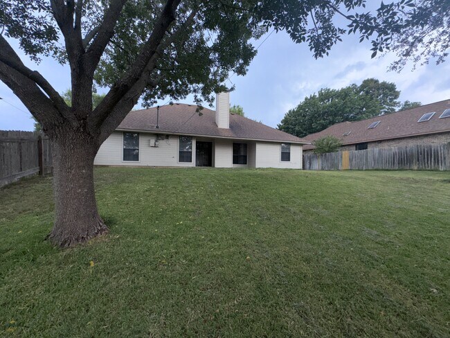 Building Photo - 1801 Thomas Ct