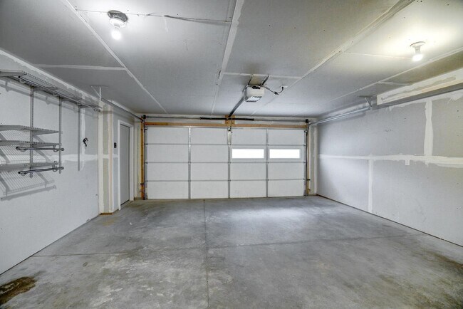 Building Photo - 3048 Anderberg Dr