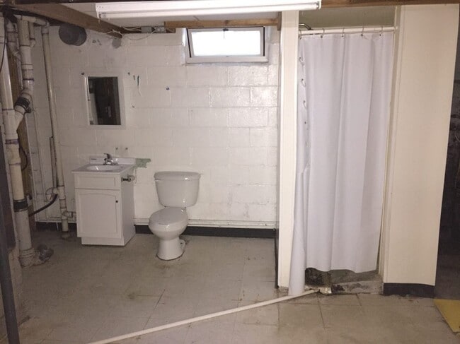 Building Photo - 2303 Main St