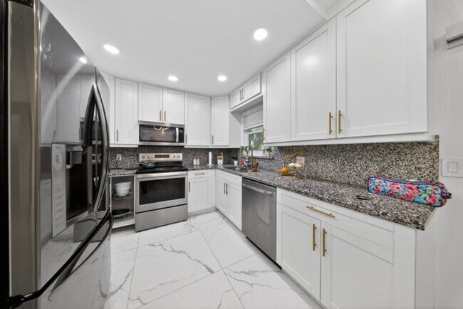 Building Photo - 849 Camellia Dr