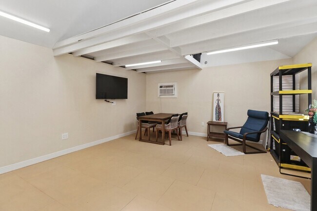 Building Photo - 2549 San Jose Way