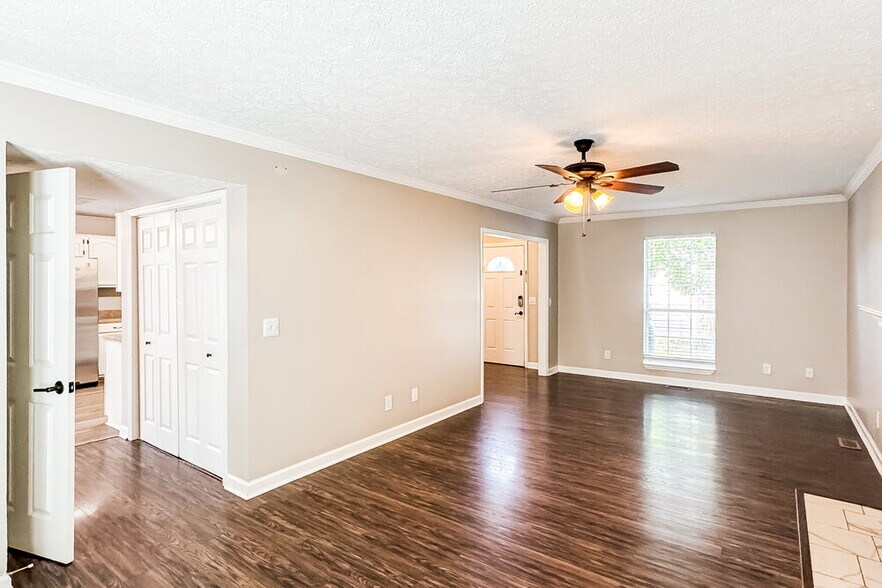 Building Photo - 161 S Birchwood Dr