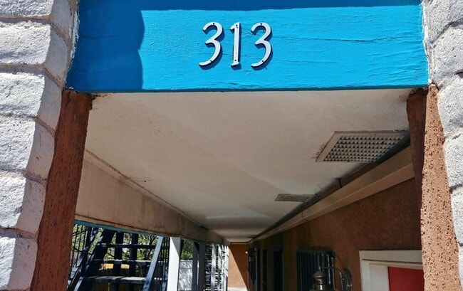 Building Photo - 313 Girard Blvd SE