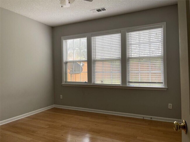Building Photo - 2754 Regent Walk Dr